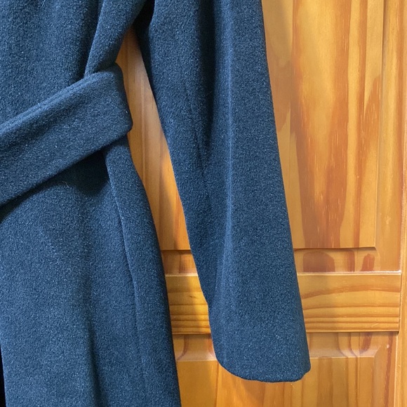 Calvin Klein black robe coat with a belt and two packets on the side used - Picture 3 of 16